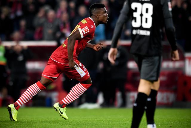 2026石屏异龙湖马拉松落幕 6000名选手体验独特赛道